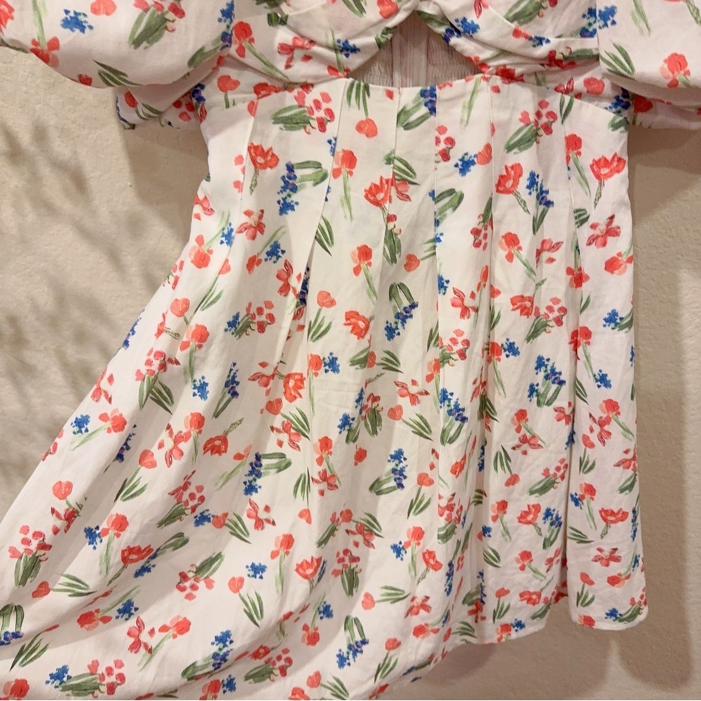 ASTR Serilda Mini Dress in Red Multi Floral Size Small NWT - Picture 5 of 9
